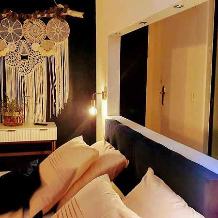 Hotel Le 4 Feuilles En.Camargue Bernis Esterno foto