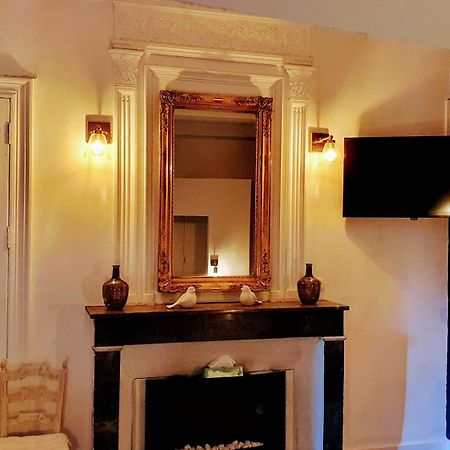Hotel Le 4 Feuilles En.Camargue Bernis Esterno foto