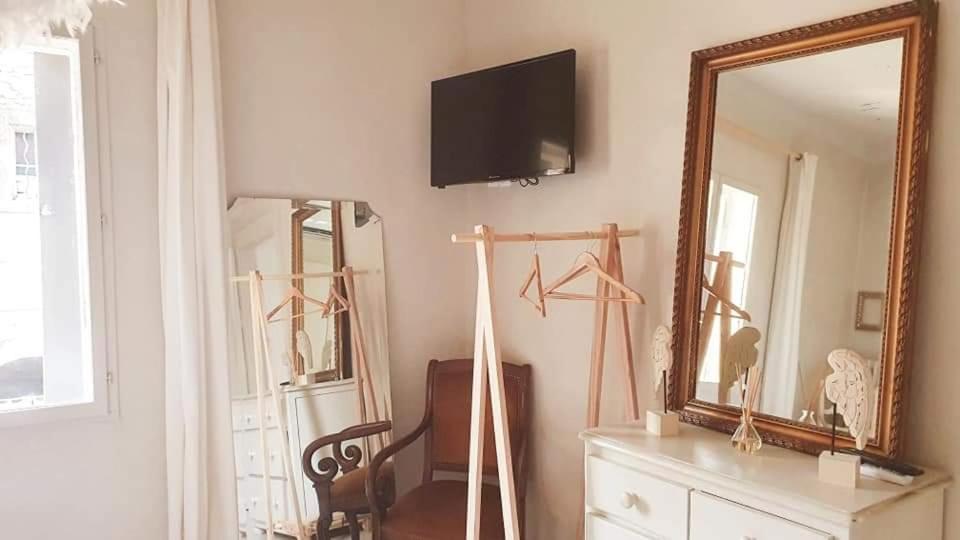 Hotel Le 4 Feuilles En.Camargue Bernis Esterno foto