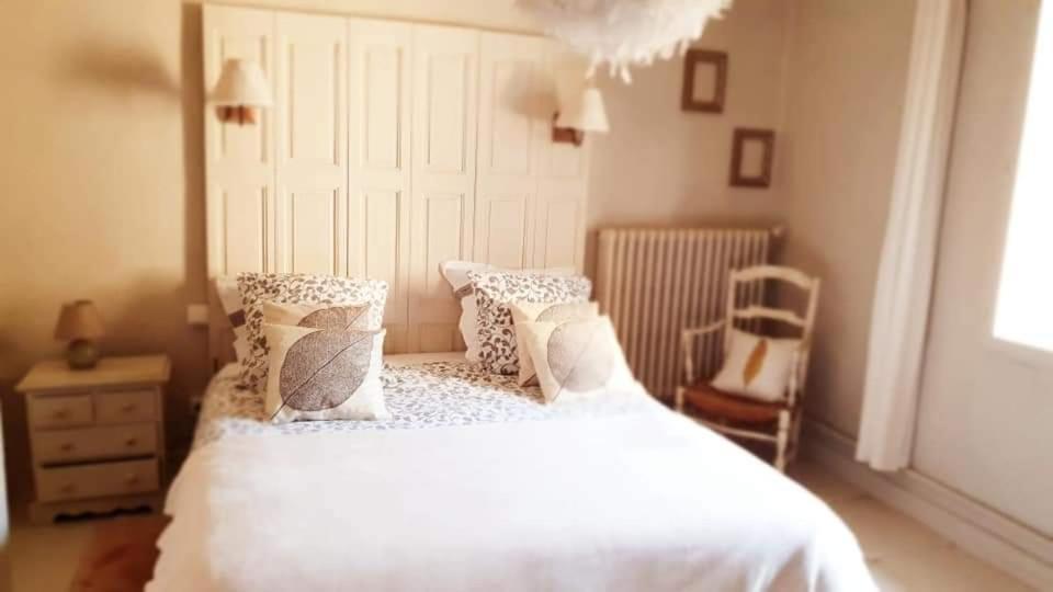 Hotel Le 4 Feuilles En.Camargue Bernis Esterno foto