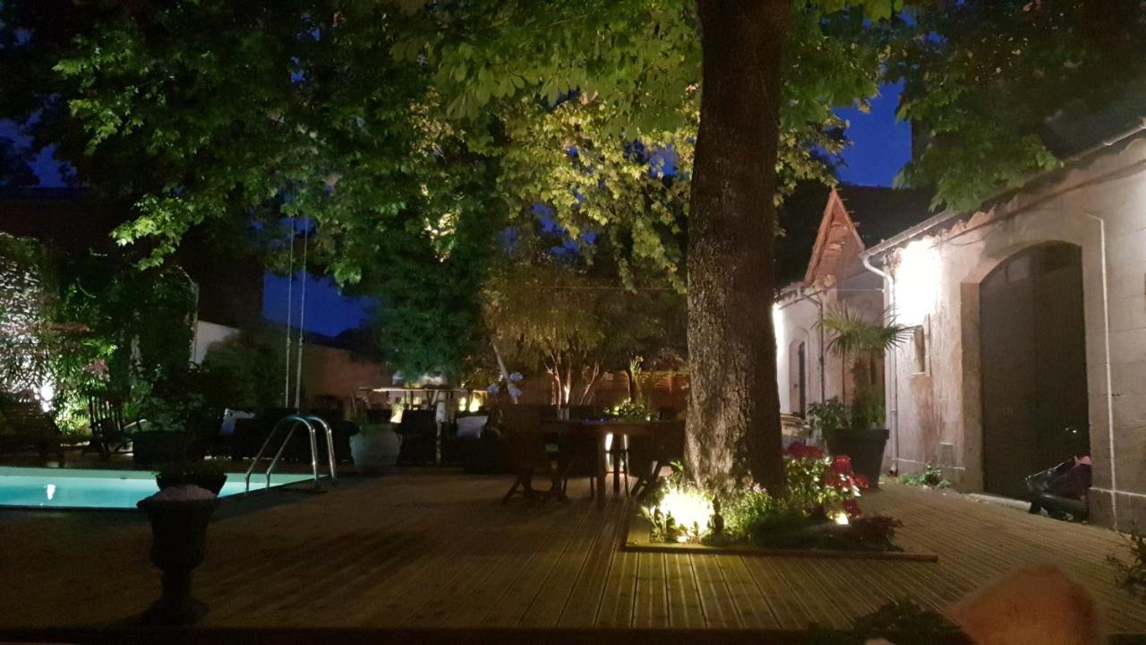 Hotel Le 4 Feuilles En.Camargue Bernis Esterno foto