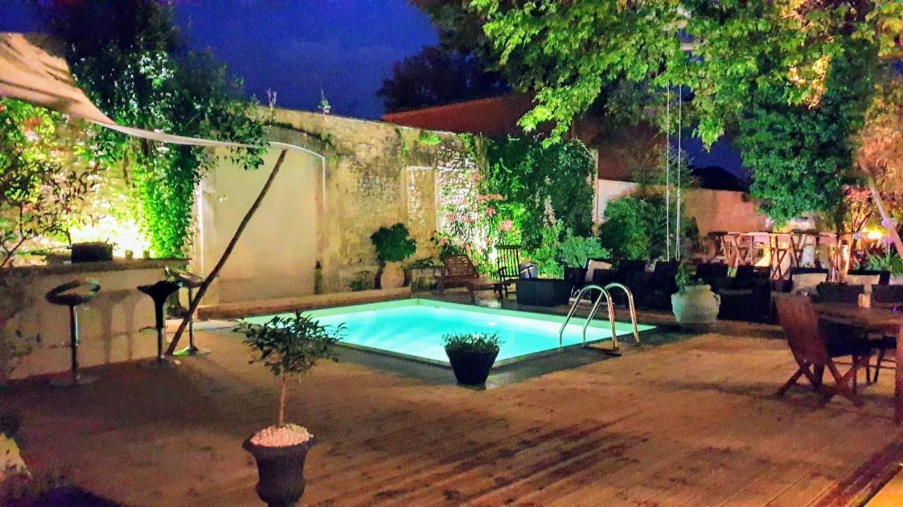 Hotel Le 4 Feuilles En.Camargue Bernis Esterno foto