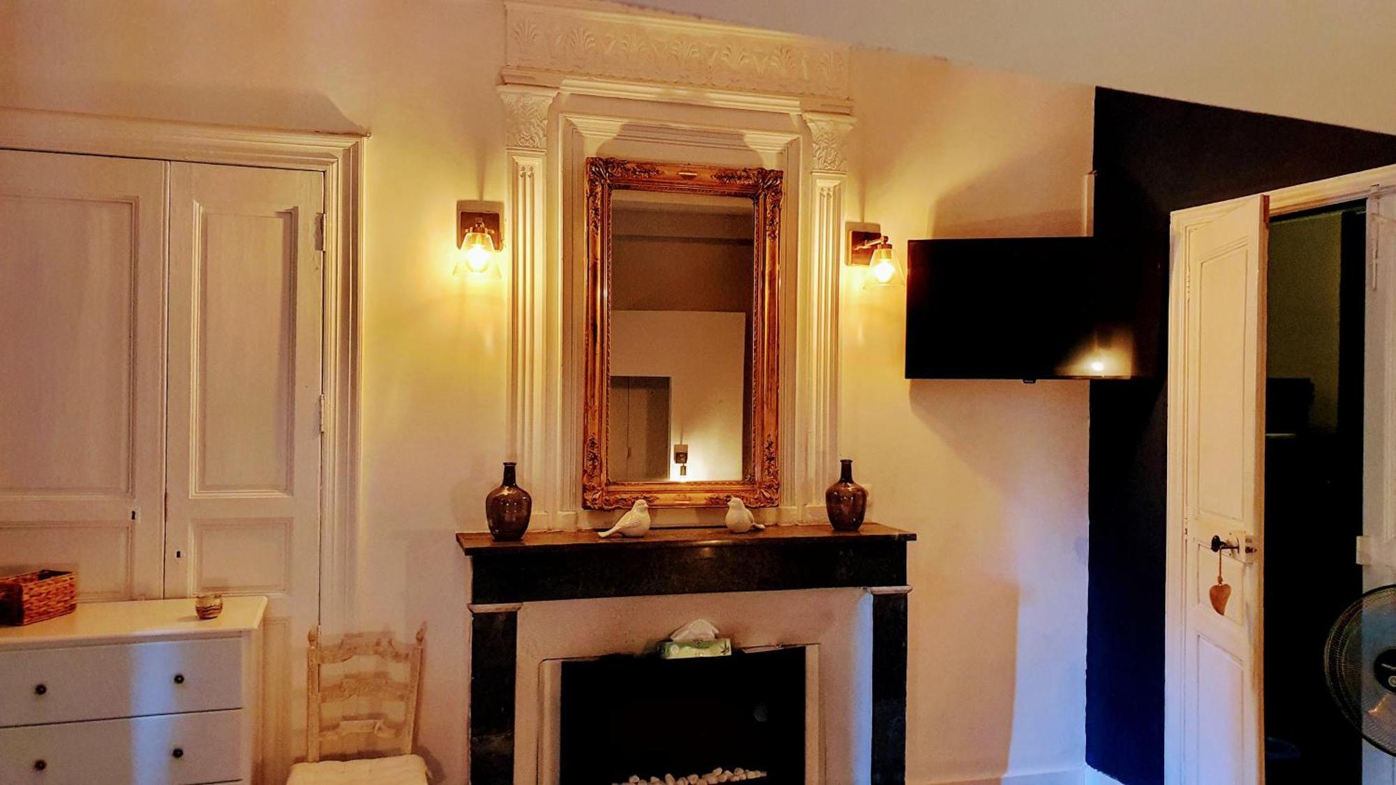 Hotel Le 4 Feuilles En.Camargue Bernis Esterno foto