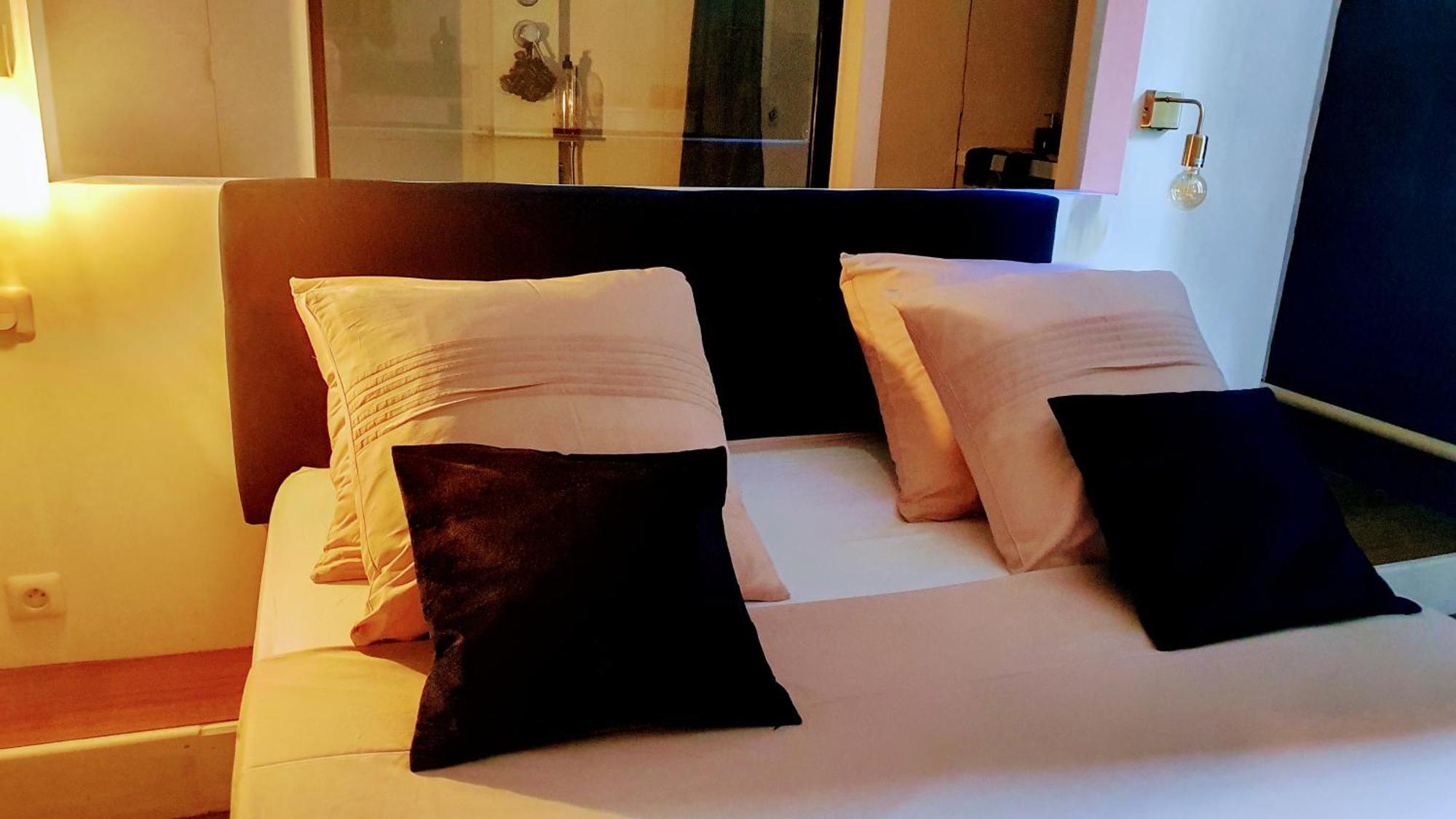 Hotel Le 4 Feuilles En.Camargue Bernis Esterno foto