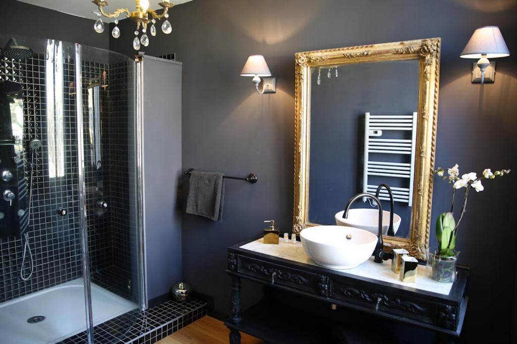 Hotel Le 4 Feuilles En.Camargue Bernis Esterno foto